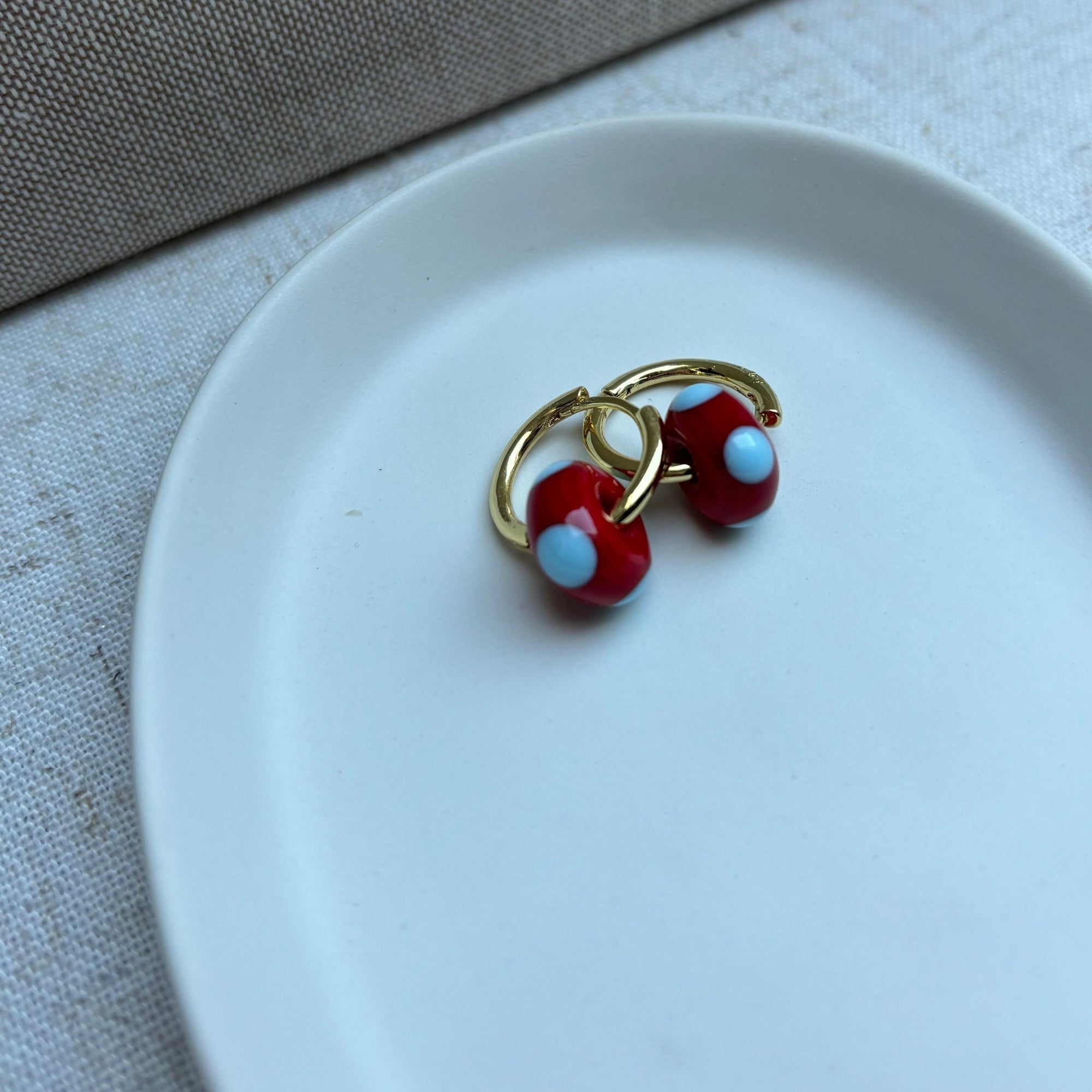 Speckled Glass Beads - Cornflower Blue on Red