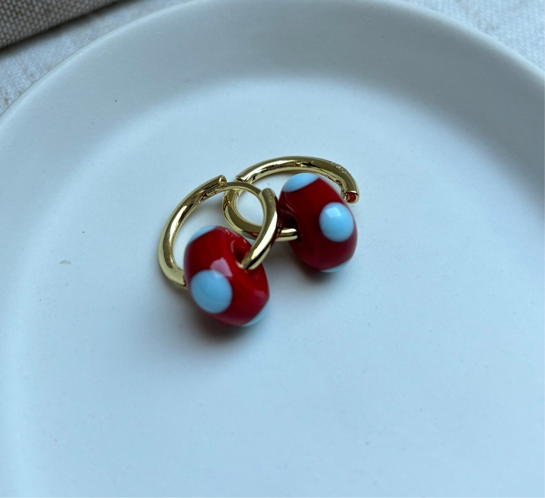 Speckled Glass Beads - Cornflower Blue on Red